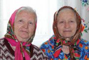 Раиса Фёдоровна Мельникова (слева) – мама Николая Мельникова  Наталья Фёдоровна Шкарубо (справа) – тётя Николая Мельникова